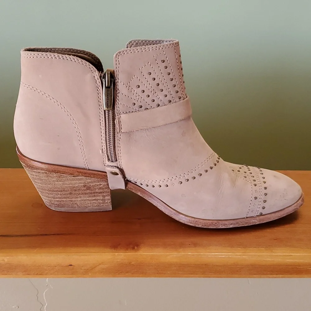 Vince Camuto booties - Picture 4 of 13